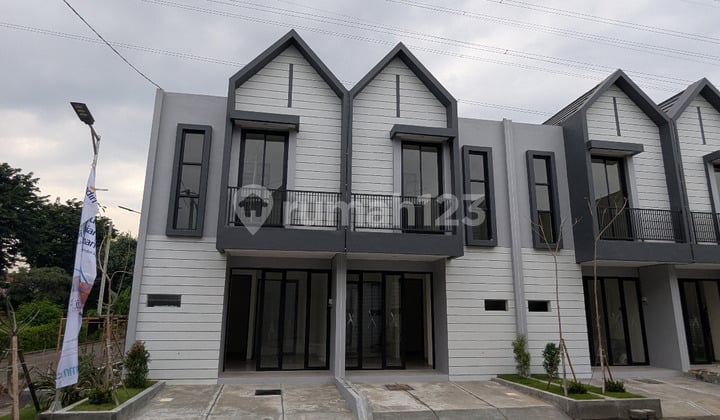 Rumah Siap Huni Tengah Kota Surabaya 3 Kamar Tidur. Cocok Untuk Kos-kosan Bisa Modif 6 Kamar. Langsung Wa Aja Info Rumah Dimanapun