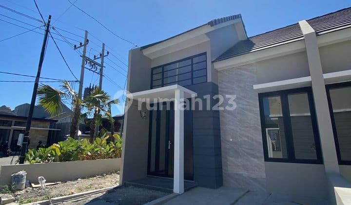 Rumah Murah Selangkah ke MERR Ada Subsidi DP. Full Fasilitas Kolam Renang. Lokasi lainnya ? Tanya saja saja