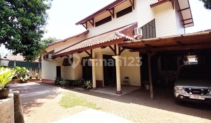 Disewakan Rumah Jl Bangka Parkir Luas dan Tenang