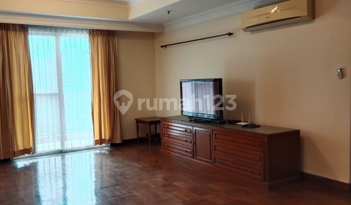 Nice and Spacious 3BR Apt with Strategic Location at Green View Apt