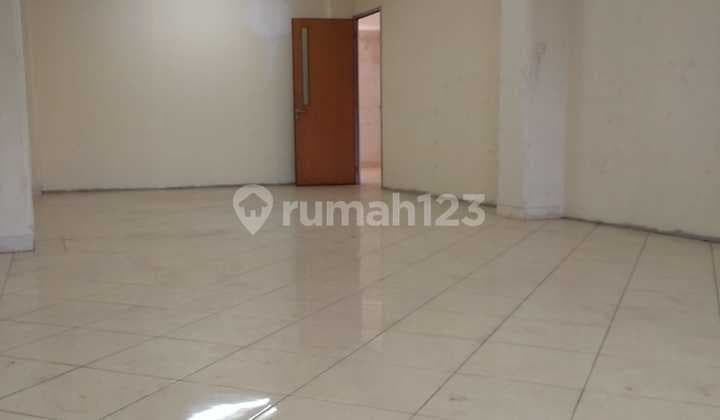 Ruko Gandeng Siap Pakai dan Berlokasi Strategis Di Kyai Maja, Keb Baru