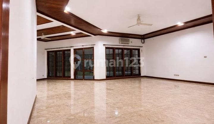 Rumah Luas Berdesain Modern Minimalis Dgn Lokasi Strategis di Pejaten Barat