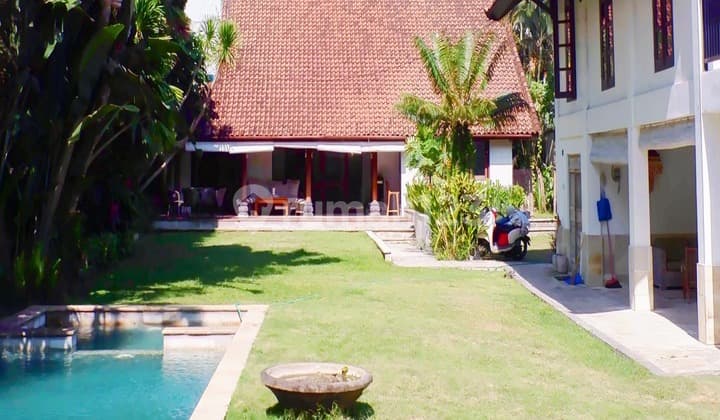 4 Bedroom Villa with Spacious Pool and Large Garden for Sale in Umalas!