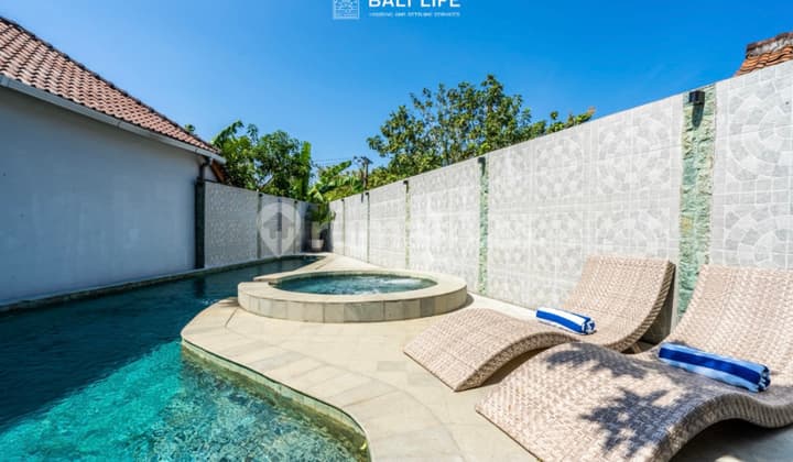 This six-bedroom villa in uluwatu nusa Dua showcases a simple, modern design