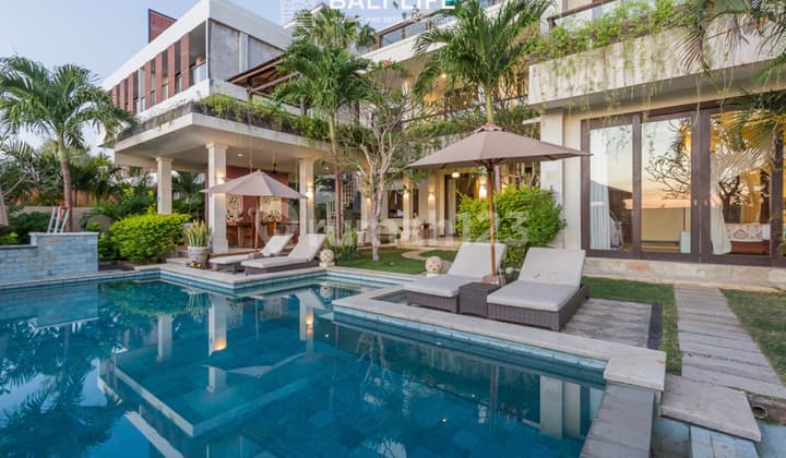 This stunning 4 bedrooms villa with breathtaking full ocean view and sunset view creating a serene , picturesque atmosphere