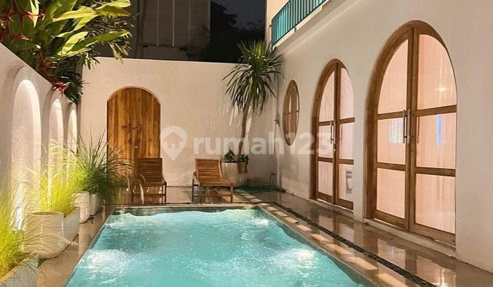 Villa Modern 3 Kamar Untuk Sewa Tahunan di Seminyak