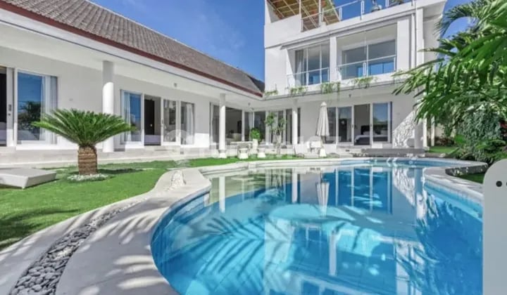 5 Bedroom Villa With Rooftop And Pool
