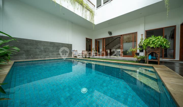 Modern Villa Freehold 4 Bedroom