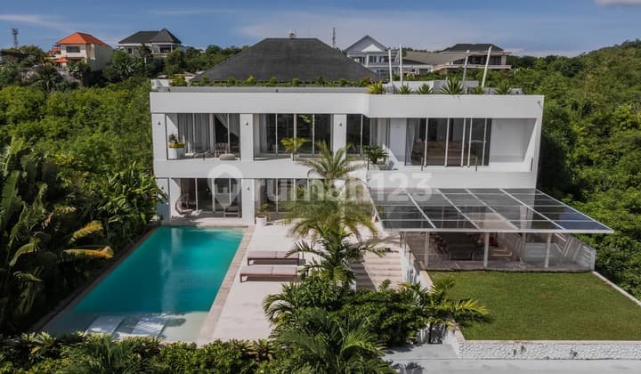 Luxurious Freehold 4-Br Villa In Jimbaran