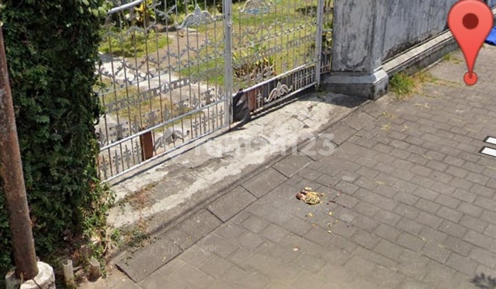 For Sale 4 Ares of Land with Building, House on Bhineka Jaya Jati Street, Kuta