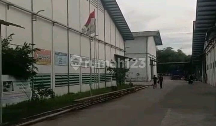 Gudang Rapi Di Jalan Raya Propinsi - Balaraj - Tangerang
