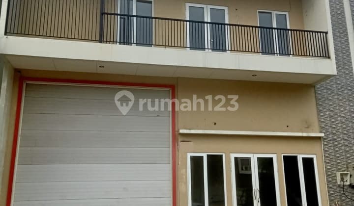 Warehouse for Sale, Ready to Use, Neat, in Bizpoint Area, Cikupa Tigaraksa, Tangerang.