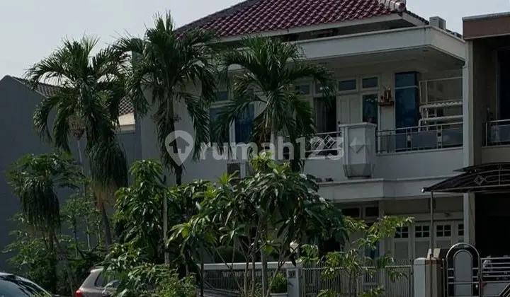 Rumah Cantik 2 Lantai di Taman Moderland Tangerang