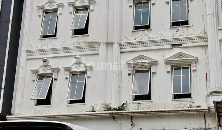3-Story Joined Shophouse on Gading Serpong Boulevard, Tangerang