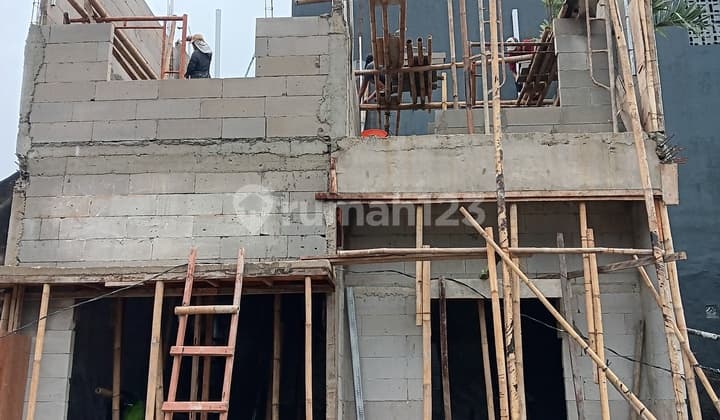 Rumah Bebas Banjir Castom