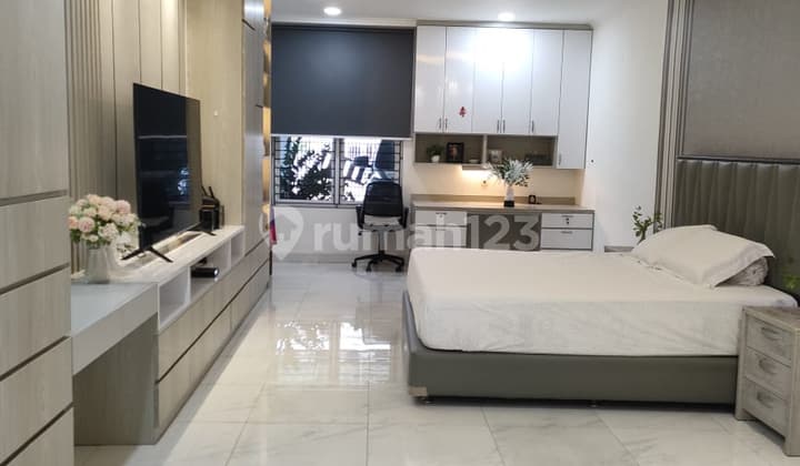 Baru Renovasi! Dijual Rumah di Muara Karang Siap Huni