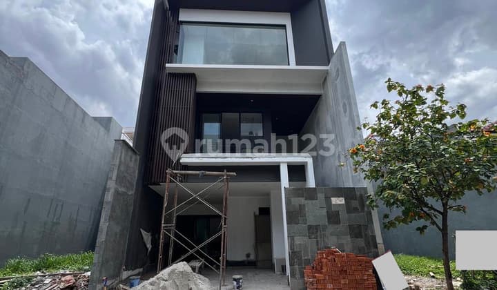 Turun Harga! Dijual Cepat Rumah di Permata Buana Spek High End