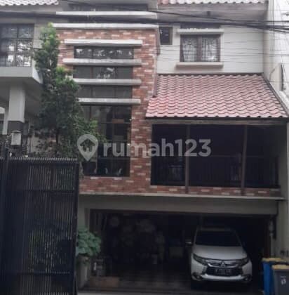 Siap Huni dan Asri! Dijual Rumah di Jl. Bangka Ada Pool