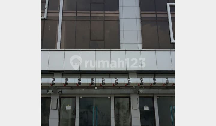 Dijual Rukan Strategis 3 Lantai di Jgc, Cocok untuk Bisnis dan Investasi (004)