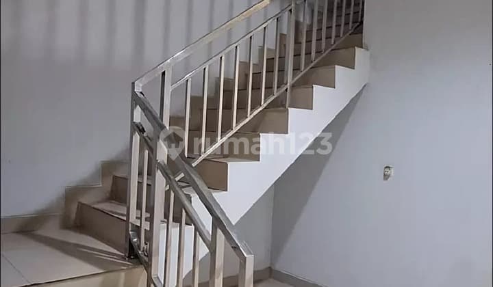 For Sale House In Teluk Gong North Jakarta SHM 3 Floors (015)