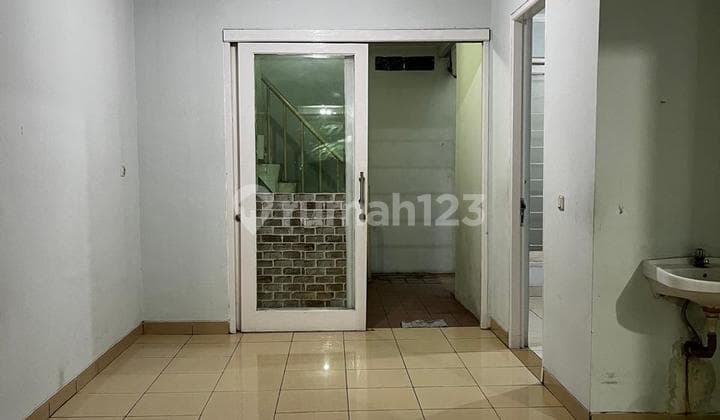 Ready-to-Occupy Minimalist House in Metland - Friendly Price! (011)