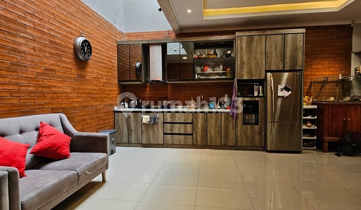 Di Jual Rumah Full Renov, Semi Furnished Di Bohemia Village - Gading Serpong