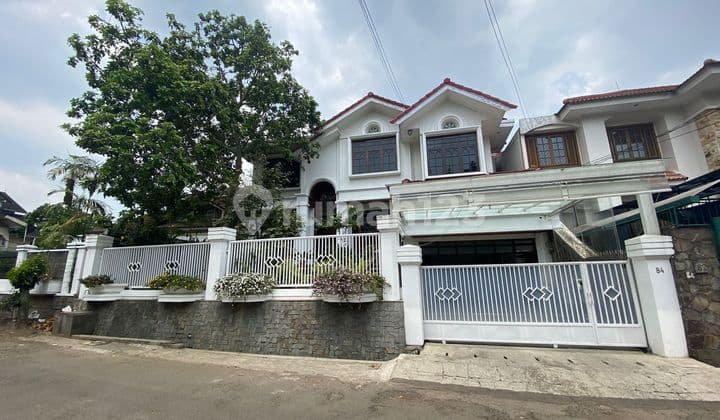 Rumah Semi Villa 2,5 Lantai Komplek Gegerkalong Permai