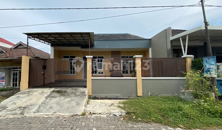 Rumah Puri Anjasmoro J, Semarang