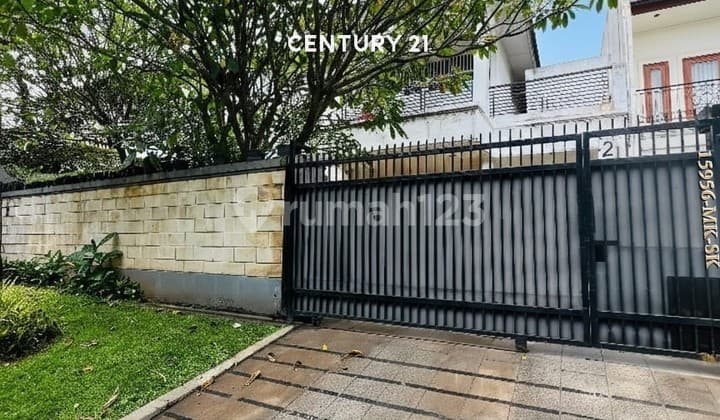 Dijual Cepat Rumah Halaman Luas 2 Lantai Strategis Pondok Indah