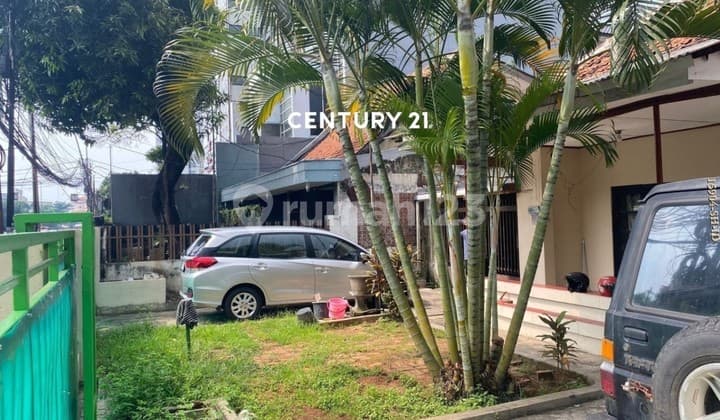 Rumah Lama Hitung Tanah Lokasi Strategis di Area Komersil
