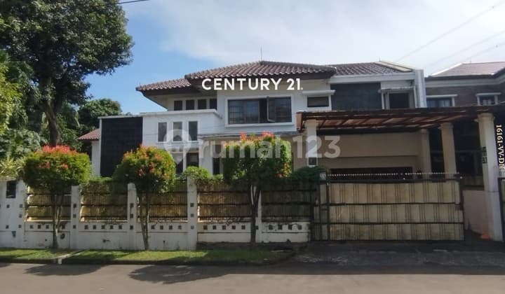 Dijual Cepat Rumah Nyaman dan Halaman Luas di Bintaro Sektor 9