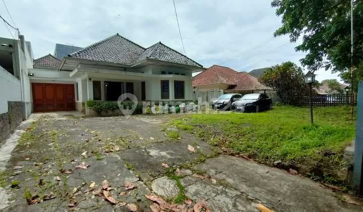 Dijual Rumah Hitung Tanah Di Area Komersil Dago Kota Bandung
