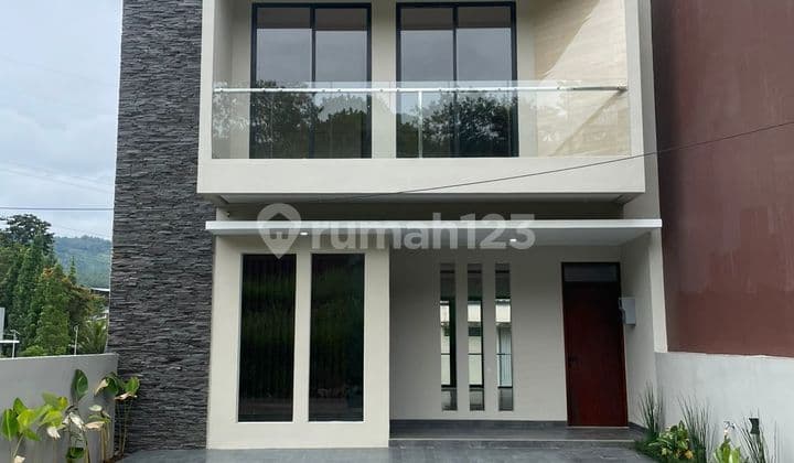 Dijual Rumah Baru Modern Siap Huni Lokasi Terbaik Dago Bandung