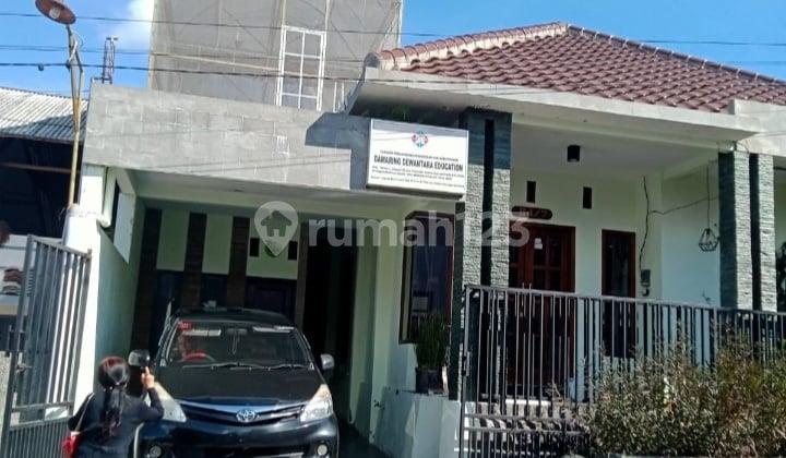 Villa Dua Lantai di Kota Wisata Batu dengan View Bagus