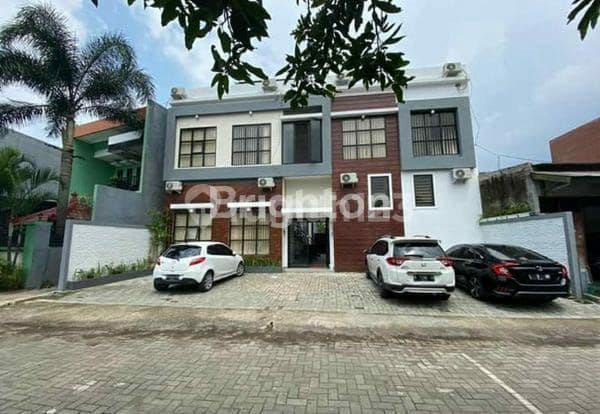 Rukost Ekslusife Di Candi Mendut