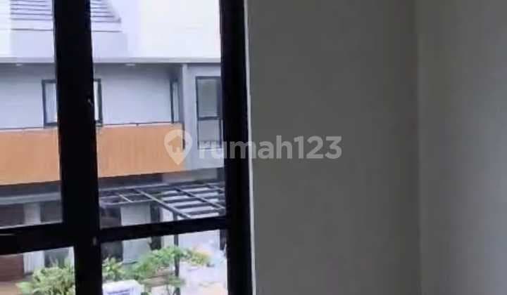 For Rent House in Summarecon Crown Gading Cluster Regia (018)