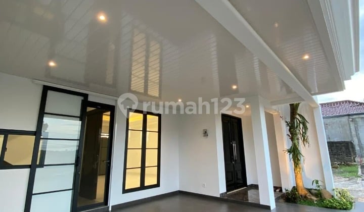 For Sale Luxury Townhouse Near Transmart Studio Mall in East Jakarta, 007