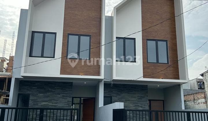 Rumah Siap Huni di Kav Dki Jakarta Barat Lokasi Oke