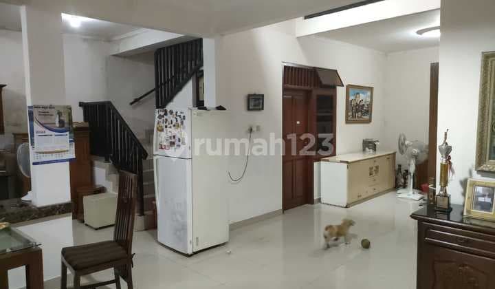 Dijual Rumah 2 Lantai Siap Huni di Taman Semanan Indah
