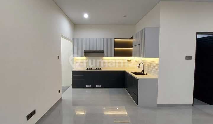 Rumah 2 Lantai di Kawasan Kopo, Dekat Pintu Tol Margahayu- Siap Huni