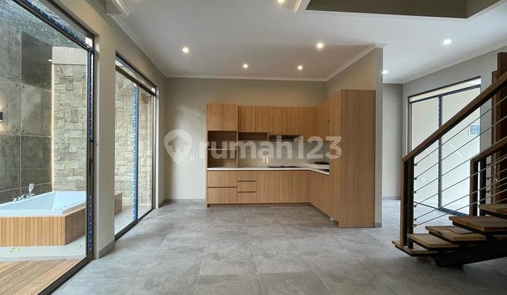 Rumah 2 Lantai Siap Huni di Komplek Kawasan Cigadung - Siap Huni