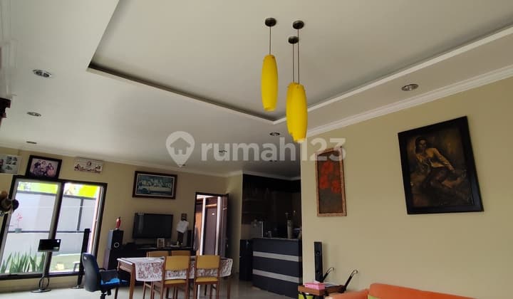 Rumah Luas Tanah Besar di Setiabudi Regensi - Udara Sejuk