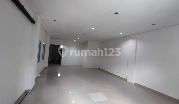 Shop House Suitable for Office in Moch Toha - Strategic Location