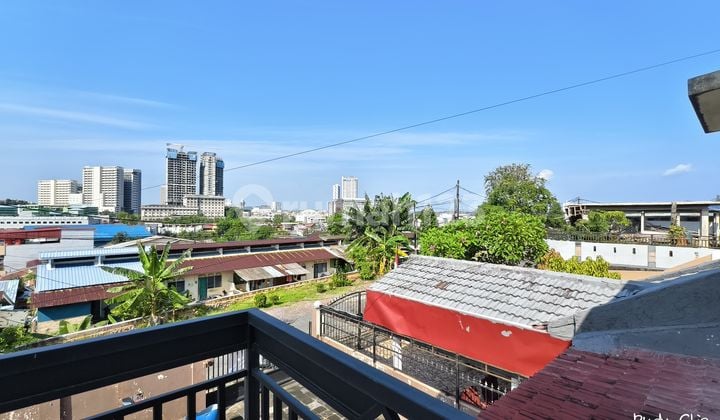 Dijual Cepat 1 Unit Rumah 2Lantai Hadap Selatan Lucky Garden, Seraya.