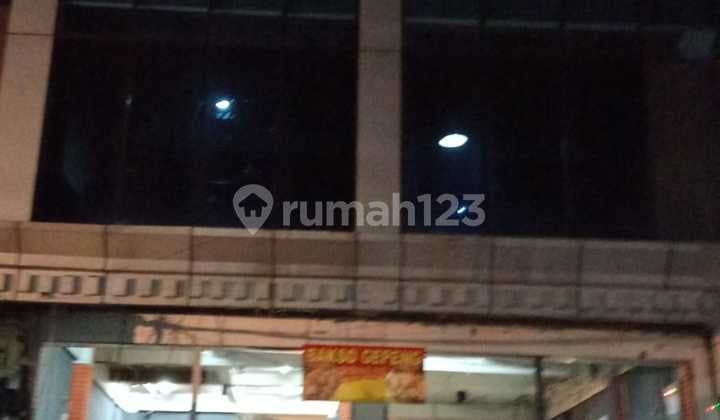 Disewakan Ruko Strategis 3 Lantai Siap Huni di Bendungan Hilir