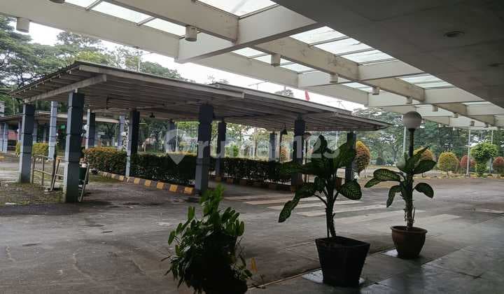 Disewakan Bangunan Strategis - Ruang Luas untuk Disewa