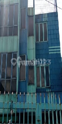 Disewakan Bangunan Komersial Strategis di Tb Simatupang