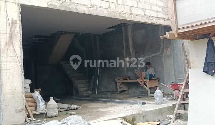 Rent a Strategic and Ready-to-Occupy Shop House in Tebet, South Jakarta