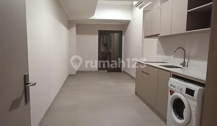 For Rent: Jakarta Tower Apartment Kemayoran 3 Bedroom Semi Furnished Good