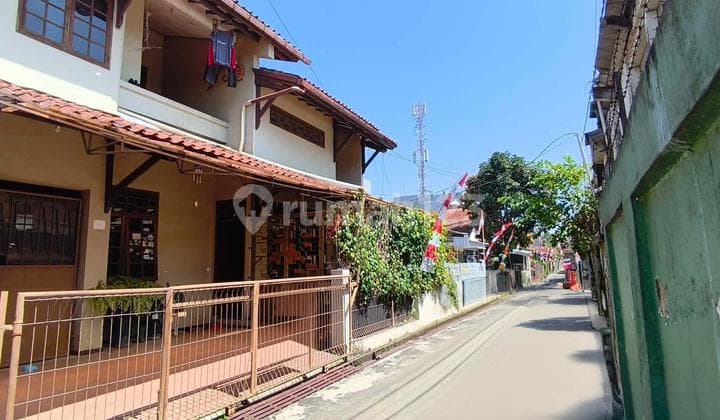 RUMAH LAMA DI PUSAT KOTA BANDUNG. HANYA 10 MENIT KE TRANS STUDIO MALL